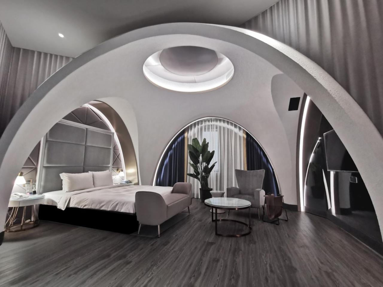 Seasons Boutique Motel Каосюн Екстериор снимка