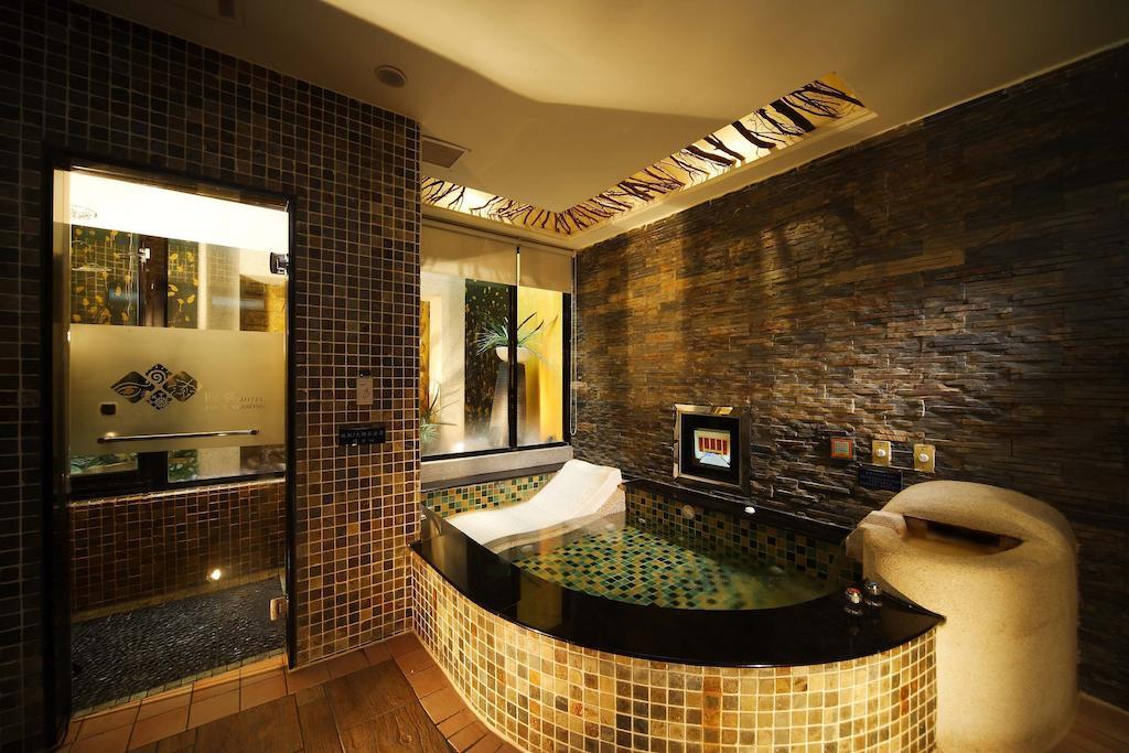 Seasons Boutique Motel Каосюн Стая снимка